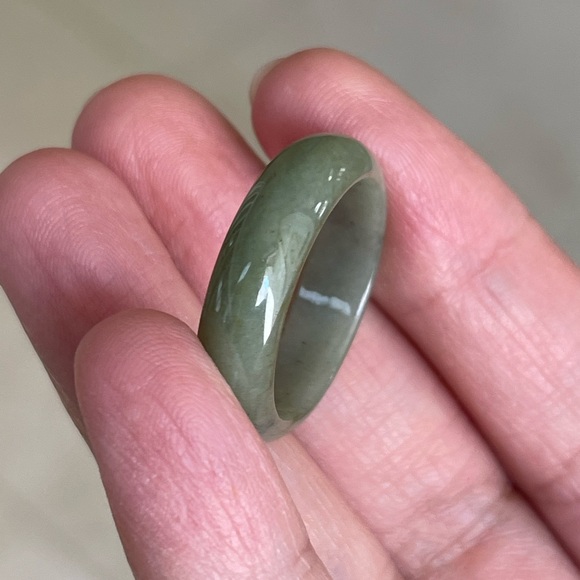 High quality spinach green jadeite jade size 10.5 ring - Picture 2 of 6